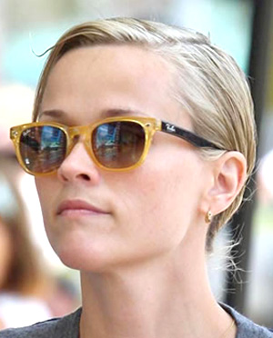 Reese Witherspoon w RayBan 4140